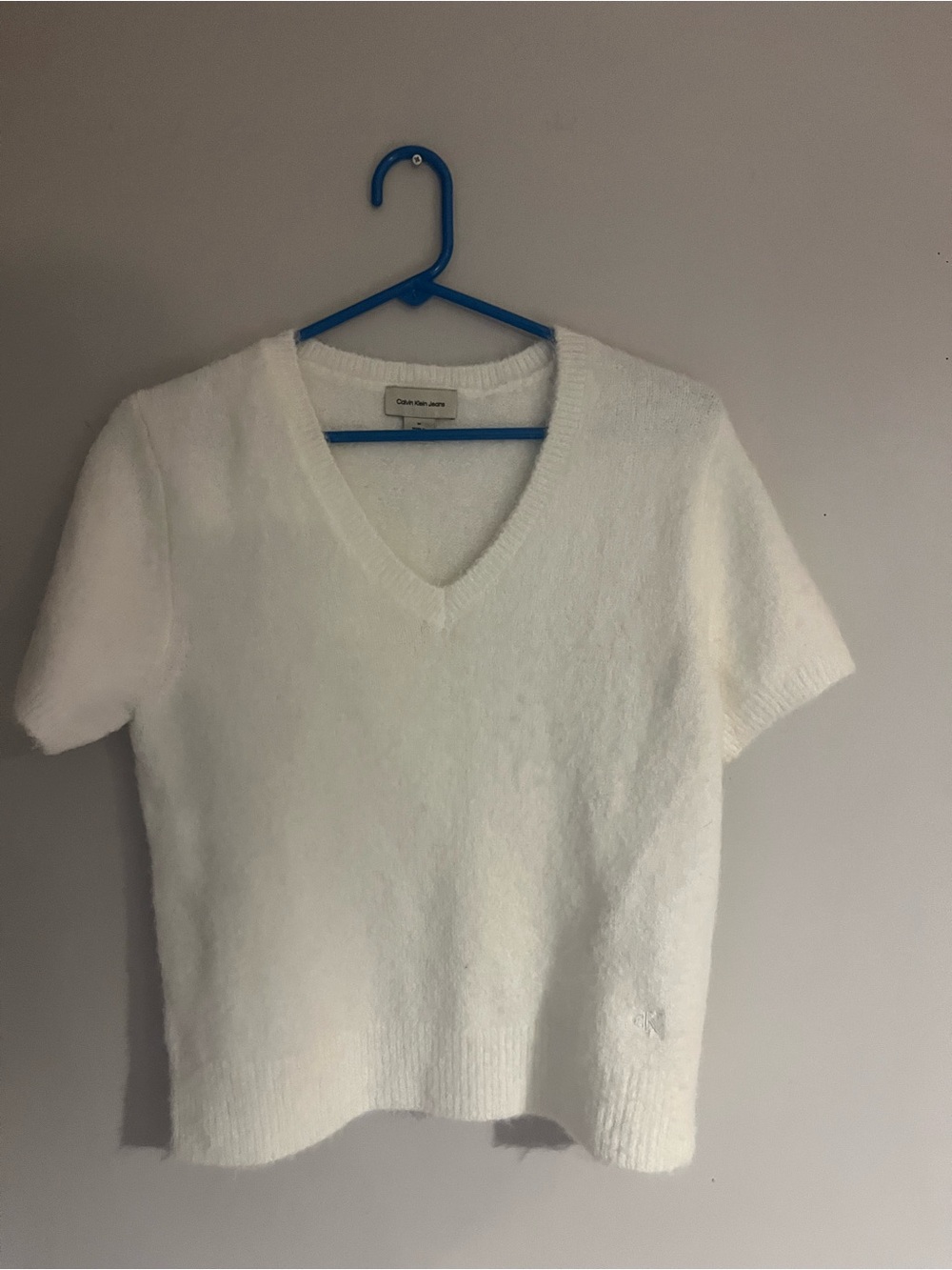 Calvin Klein Jeans Cream Short-Sleeve V-Neck Knit Tee